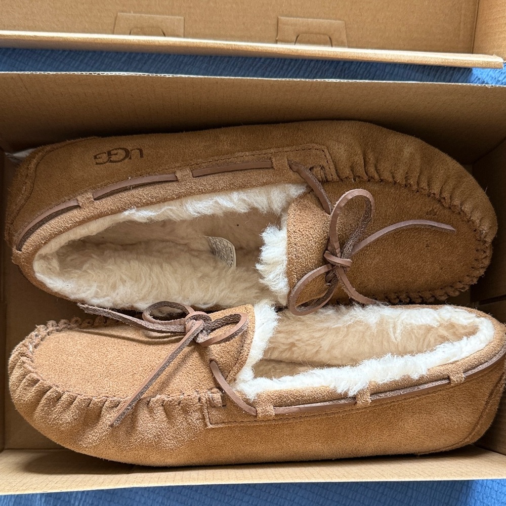 Big Girls UGG Tan Suede Moccasin Slippers